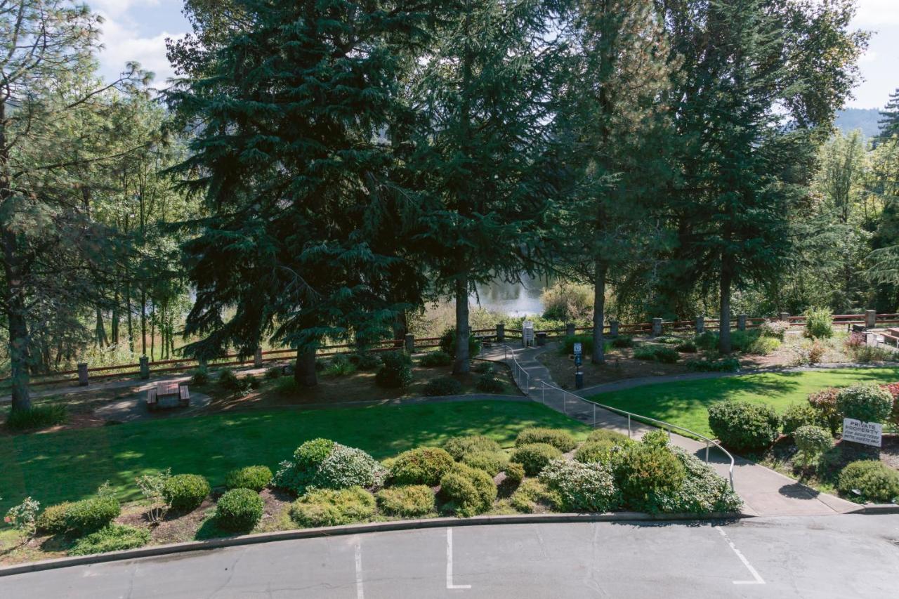Riverfront Inn Roseburg Exterior foto
